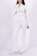 Close-fitting set with zip closure