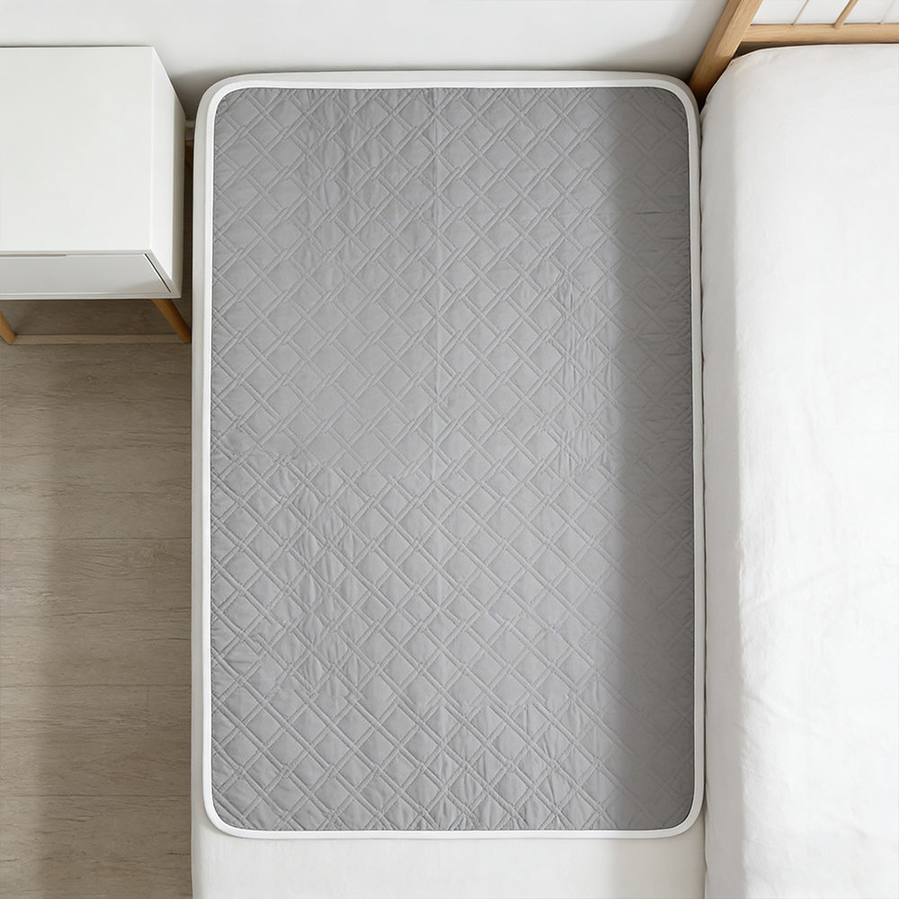XL Reusable Incontinence Bed Pad 80 x 120cm Waterproof Mattress Protector Washable Double Bed Waterproof Cover for Adults Elderly Kids Women Period