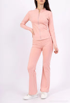 Close-fitting set with zip closure