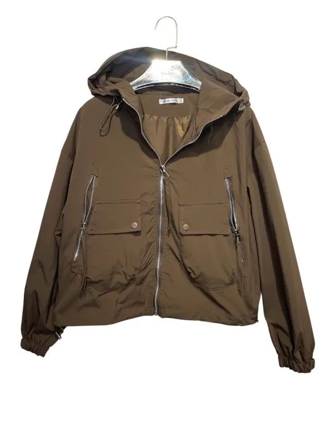 IVY – Hooded windbreaker jacket with zippered pockets and flaps