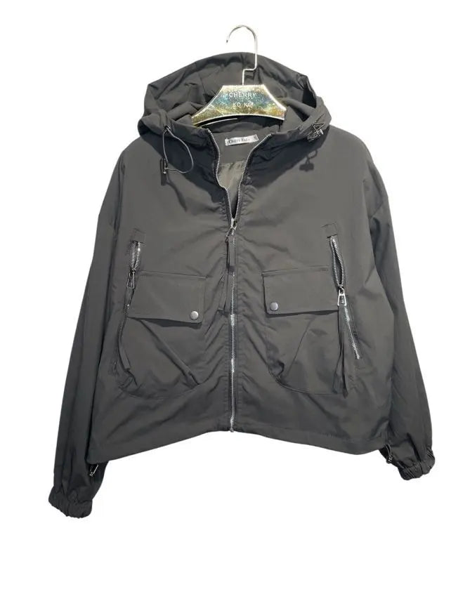 IVY – Hooded windbreaker jacket with zippered pockets and flaps