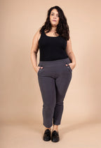 Leggings with buttons on the pockets