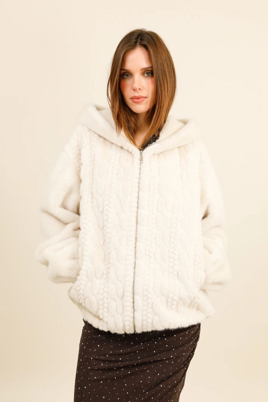 ARLENA – Short faux fur jacket with hood