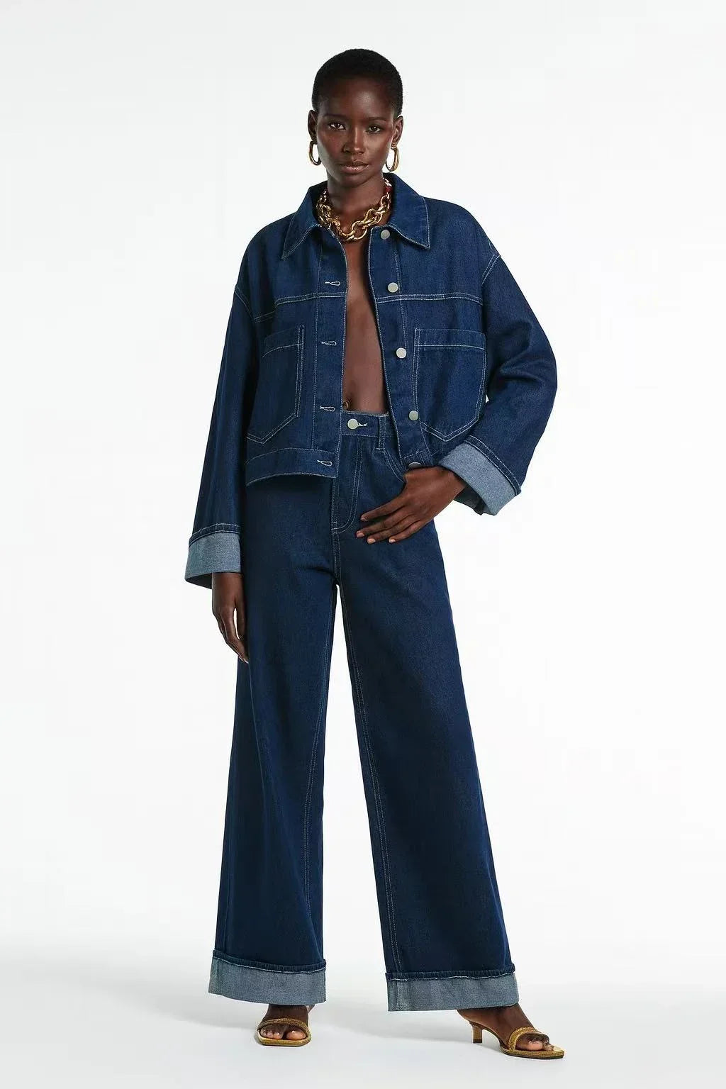 DENVER – Oversized contrast denim set