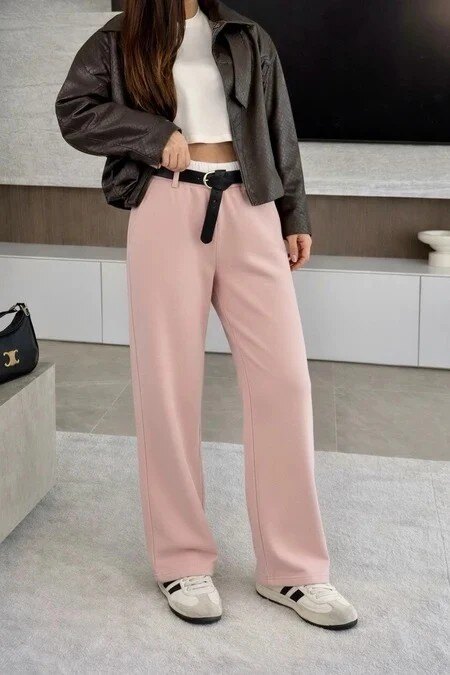 Oversized pants with belt and white stripe