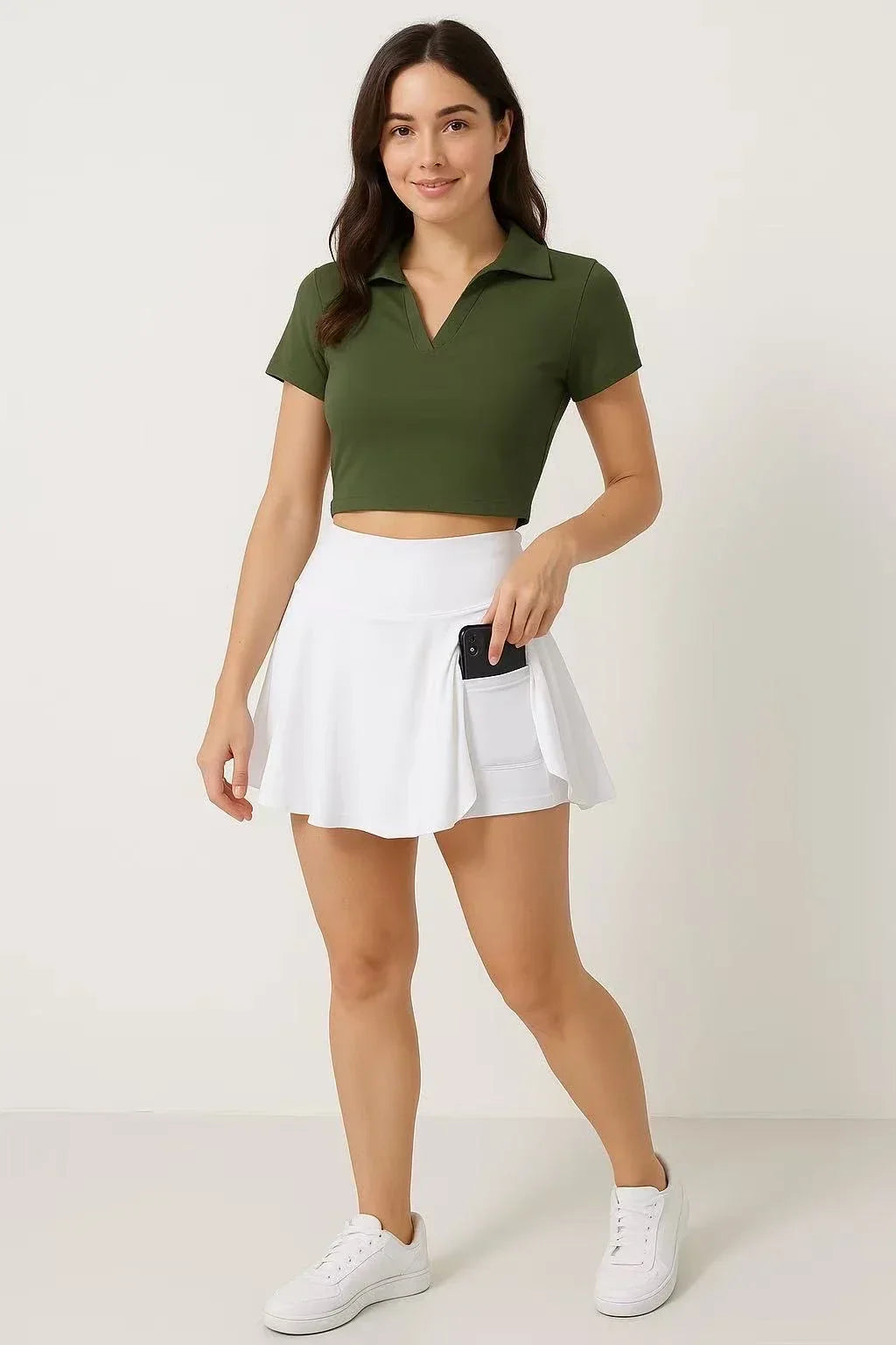 Fitted top with short sleeves, polo collar and V-neck