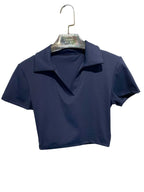 Fitted top with short sleeves, polo collar and V-neck