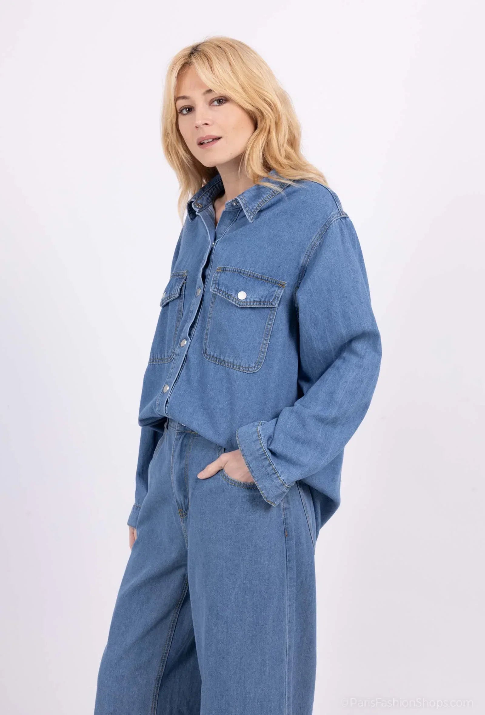 Denim jacket with patch pockets – essential casual style