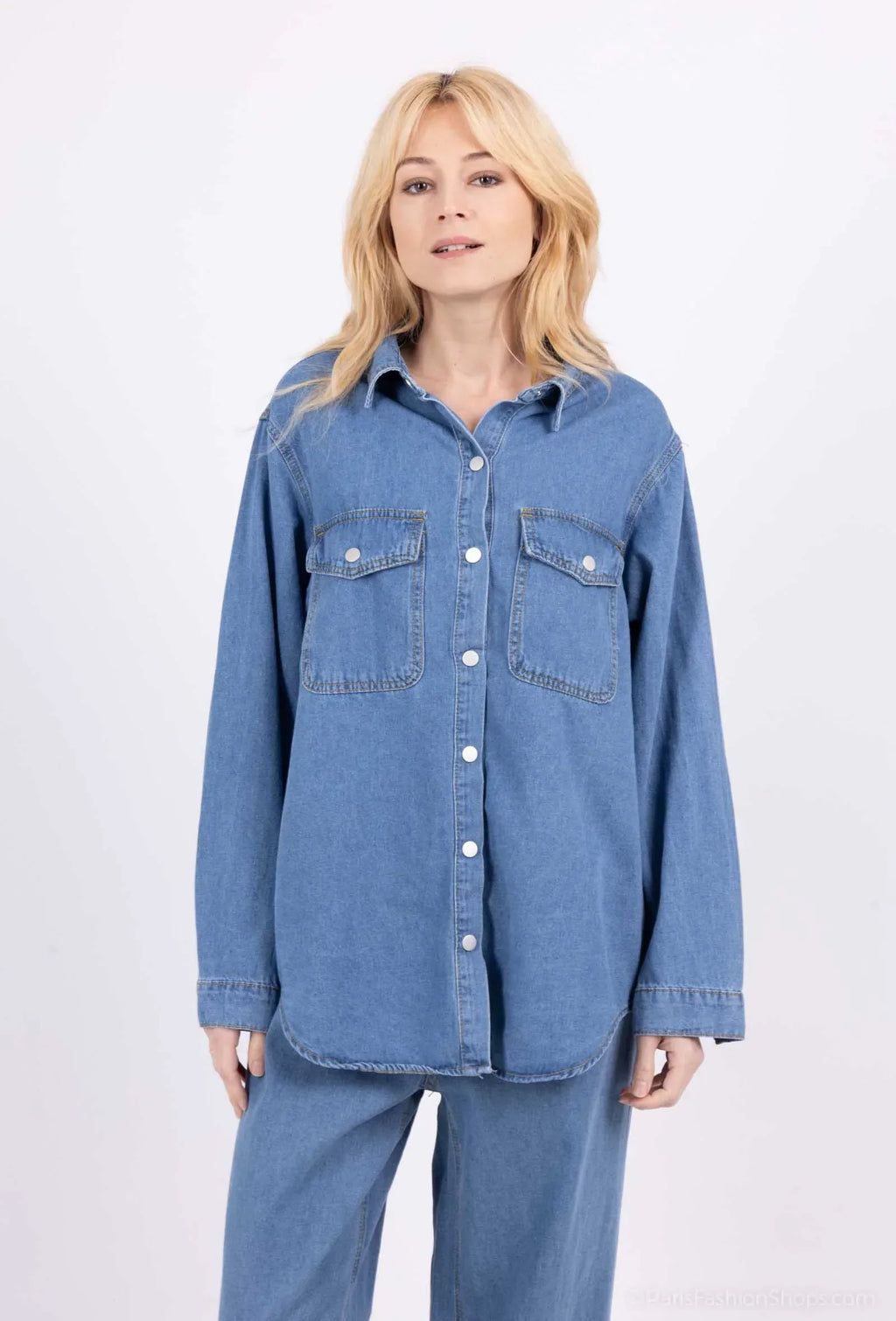 Denim jacket with patch pockets – essential casual style
